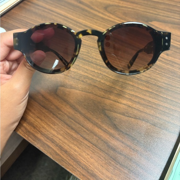 Retro Krewe Sunglasses!! - Picture 5 of 8